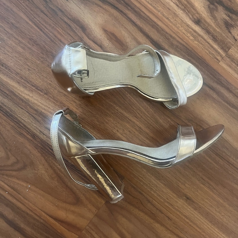 Chic Metallic gold block Heeled Sandals